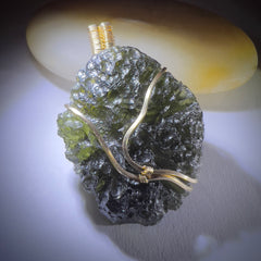 8.9g Chlum Moldavite Pendant in 14k Gold