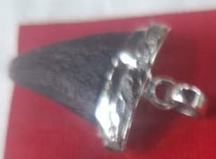 "Shark Tooth" Silver pendant. 3.59g.