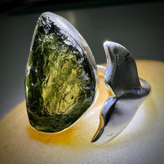 Whale Tail Motif Sterling Silver Moldavite Ring - R (8.5)