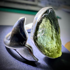 Whale Tail Motif Sterling Silver Moldavite Ring - R (8.5)