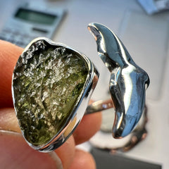 Whale Tail Motif Sterling Silver Moldavite Ring - Q (8)