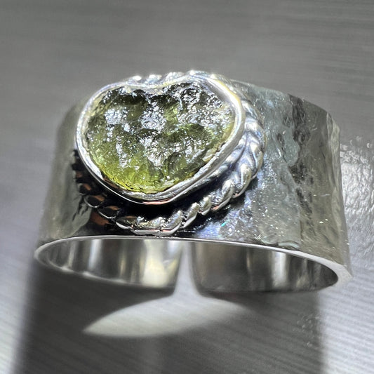 0.6g Heart Chlum Moldavite Ring — Wrought Silver Size S (Adjustable)