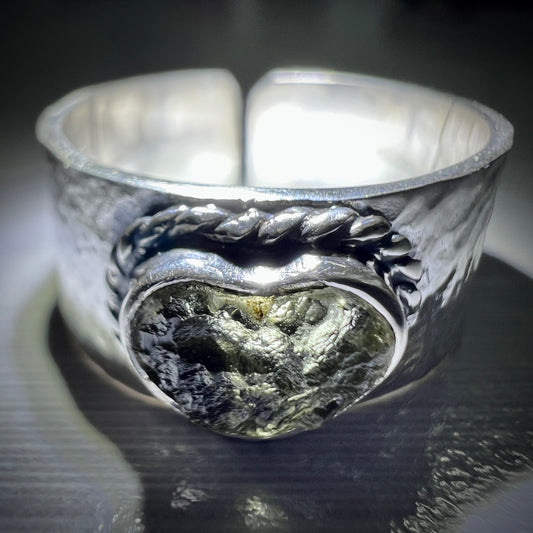 0.6g Heart Chlum Moldavite Ring — Wrought Silver Size S (Adjustable)