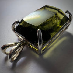 Faceted Moldavite pendant - Emerald cut 7.09 carat.