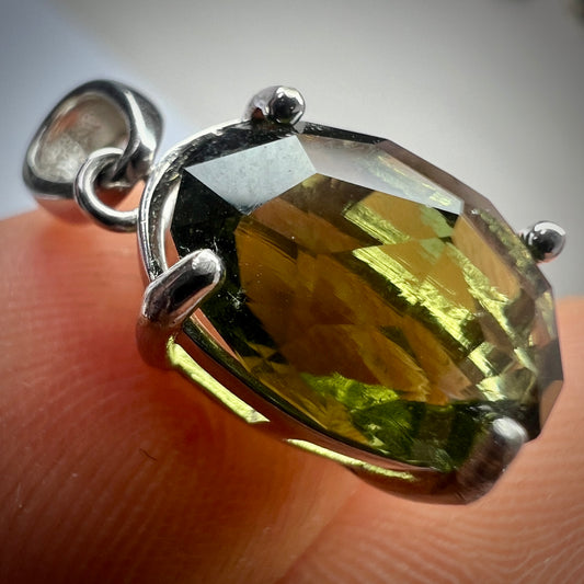 Faceted Moldavite pendant - Oval cut 4.39 carat.
