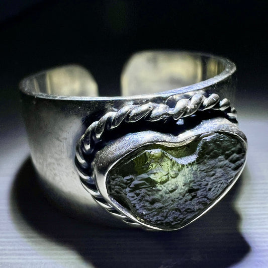 Heart Band Moldavite Silver Ring – Open Size 8 (Q)