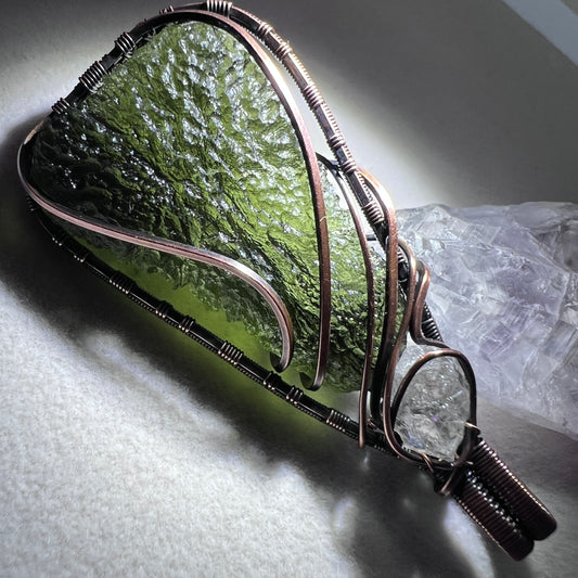 Moldavite pendant benefits