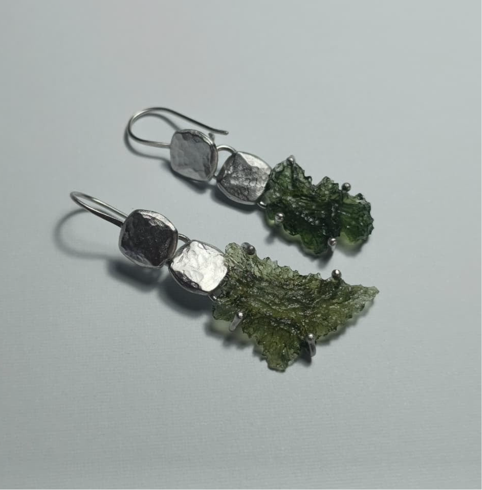 Moldavite crystal benefit