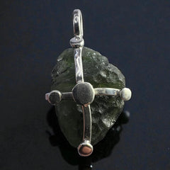 Moldavite crystal benefits
