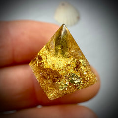 Moldavite Orgone Generator Pyramid – 18mm