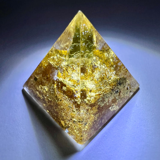 Moldavite Orgone Generator Pyramid – 18mm