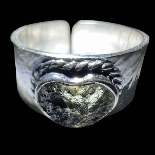 0.6g Heart Chlum Moldavite Ring — Wrought Silver Size S (Adjustable)
