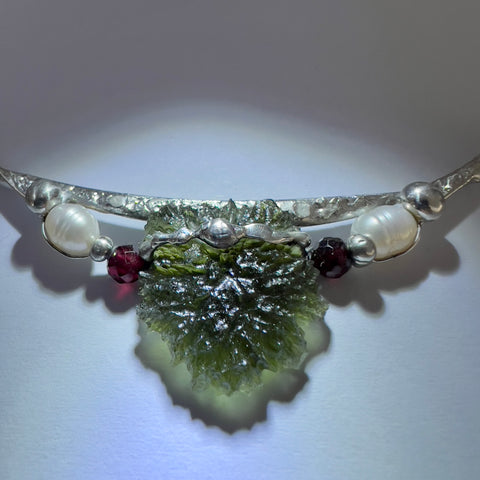 1.9g Silver with Freshwater Pearl Moldavite Pendant