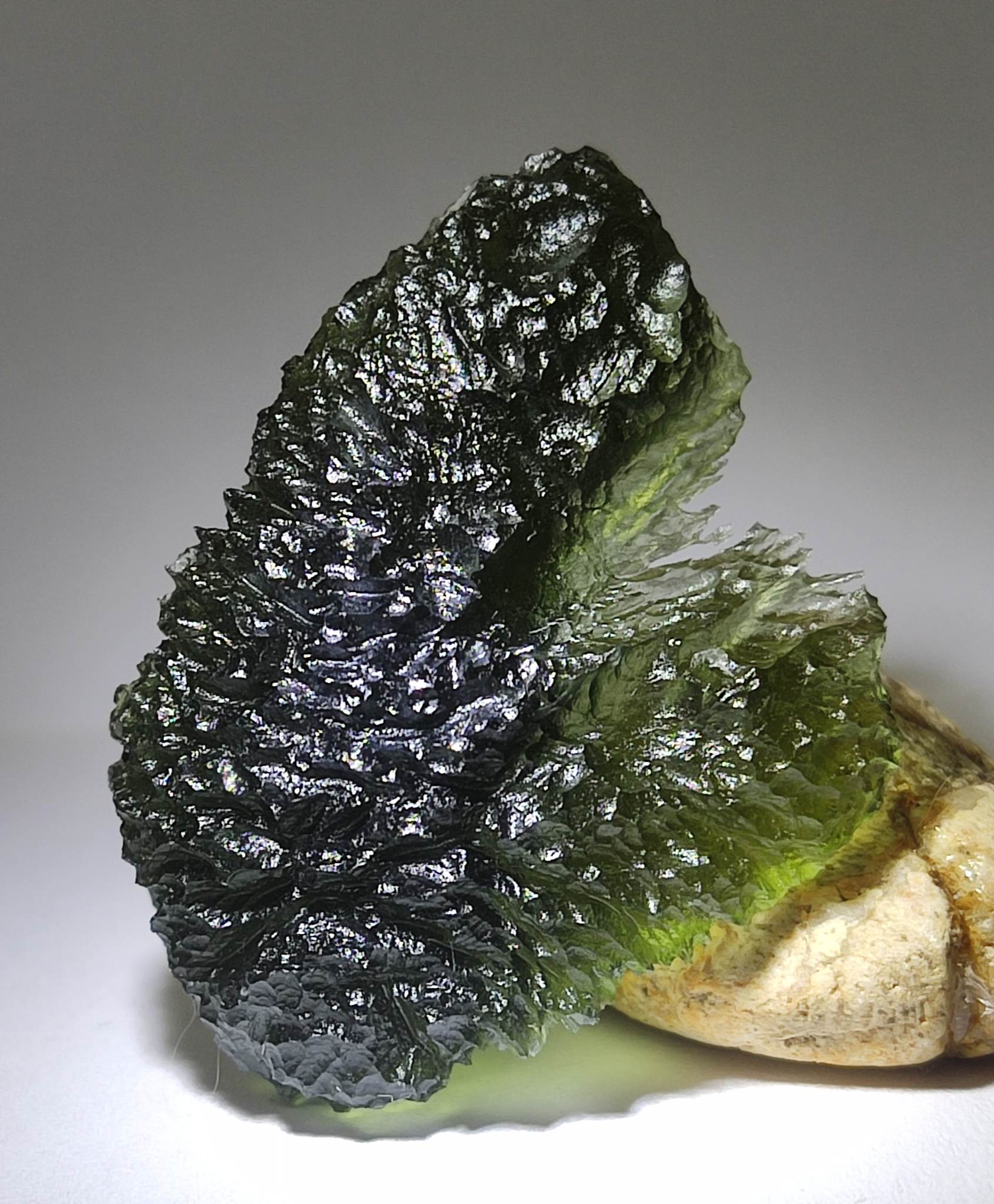 11.1g Moldavite, Nesmen