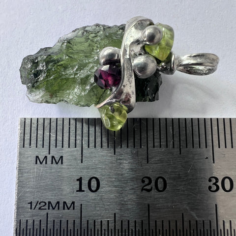 Moldavite, Garnet & Olivín Soft Soldered Pewter Pendant | 1.94g | Chlum