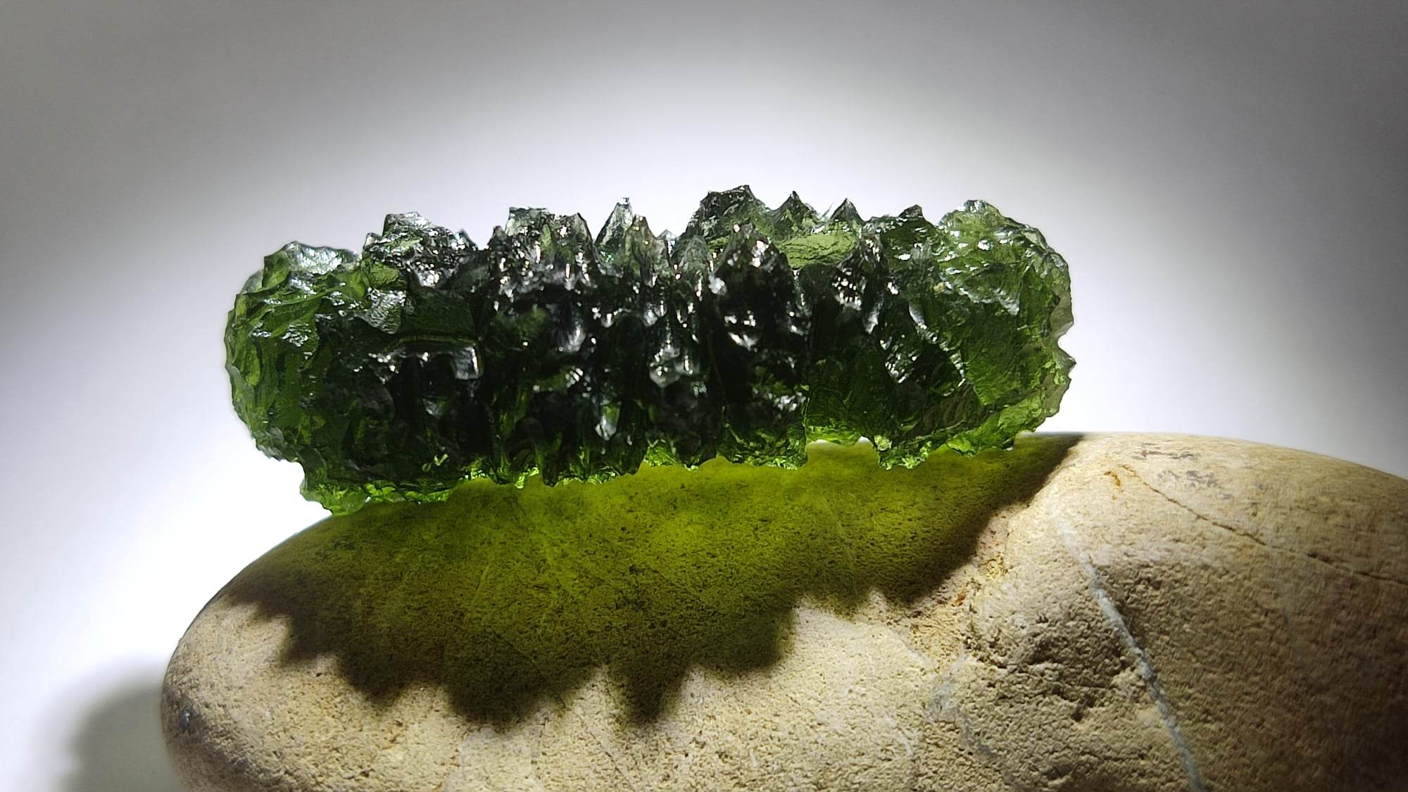 Beautiful Moldavite 8.46gr - intricate sculpturing