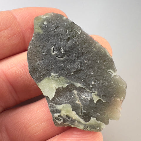 "Frosty" Moldavite | 12.48g | Nesmen Zahrada