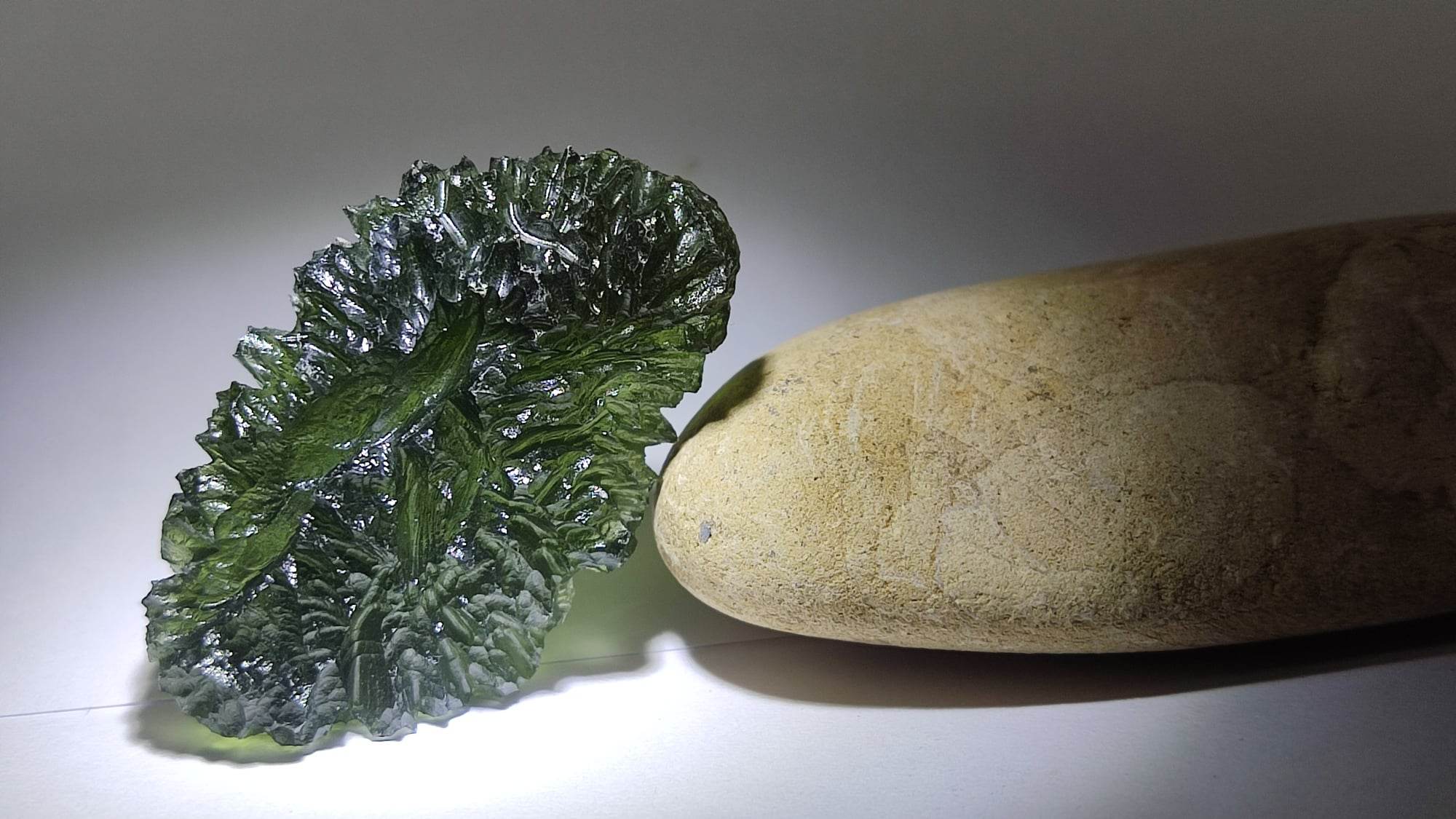 Beautiful Moldavite 8.46gr - intricate sculpturing