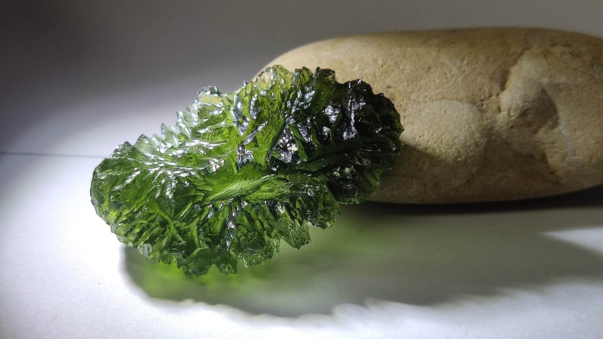 Beautiful Moldavite 8.46gr - intricate sculpturing