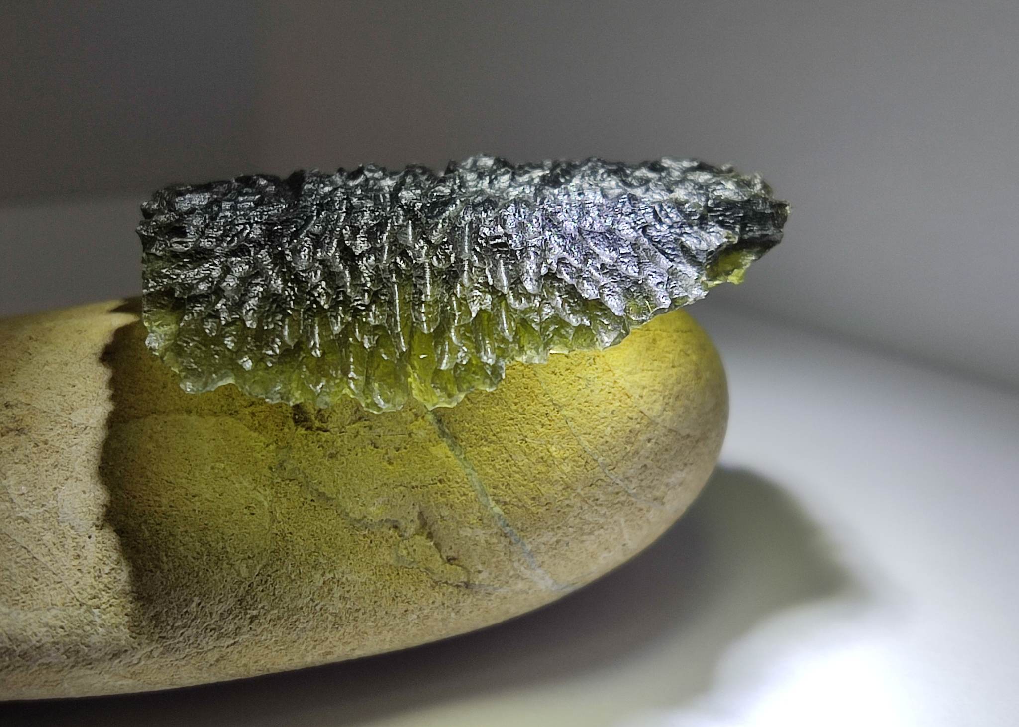 Moldavite 5.20gr - Pale, matte green