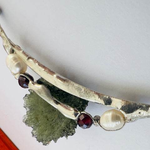1.9g Silver with Freshwater Pearl Moldavite Pendant