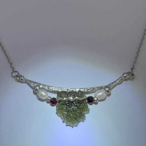 1.9g Silver with Freshwater Pearl Moldavite Pendant