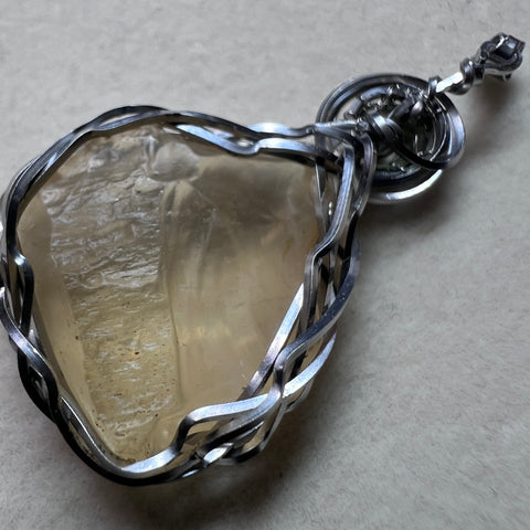 Faceted Moldavite & LDG Pendant I 0.7ct I Chlum