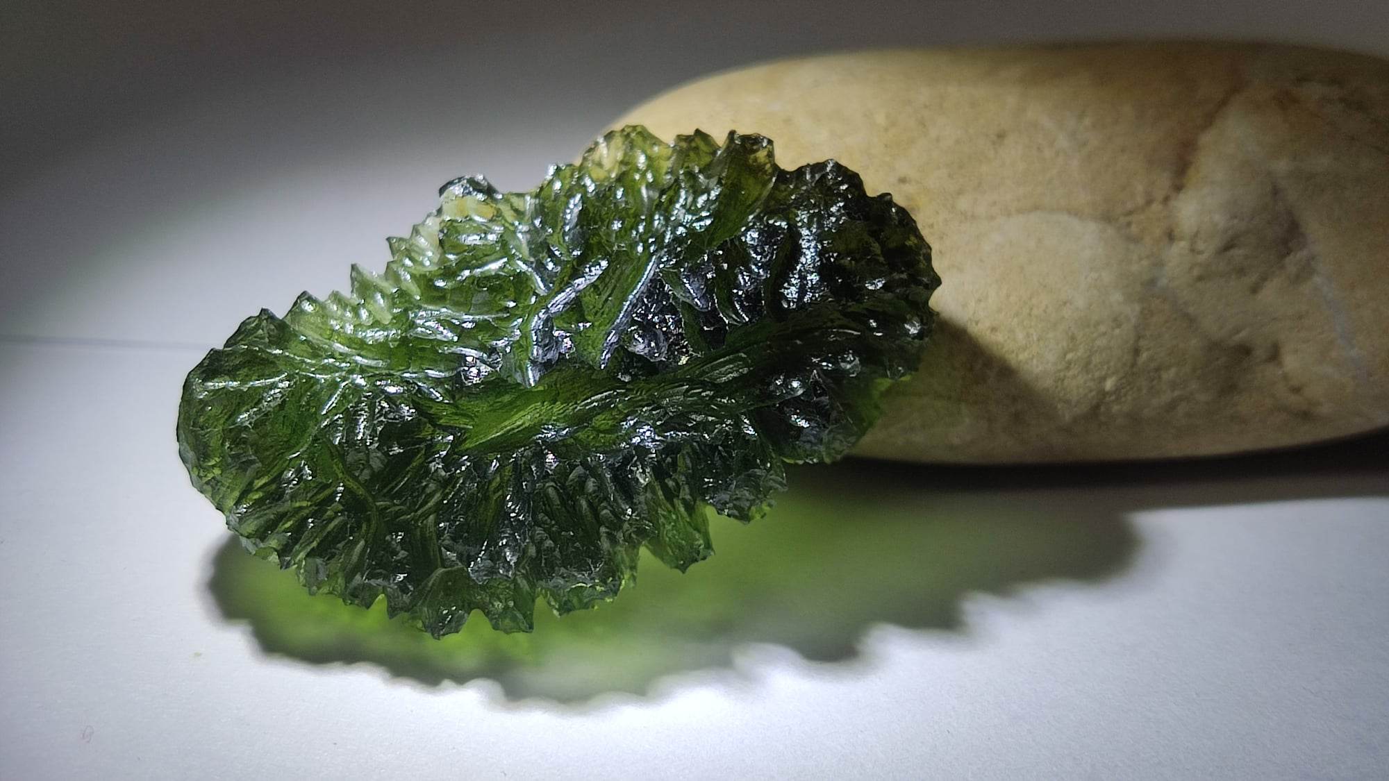 Beautiful Moldavite 8.46gr - intricate sculpturing