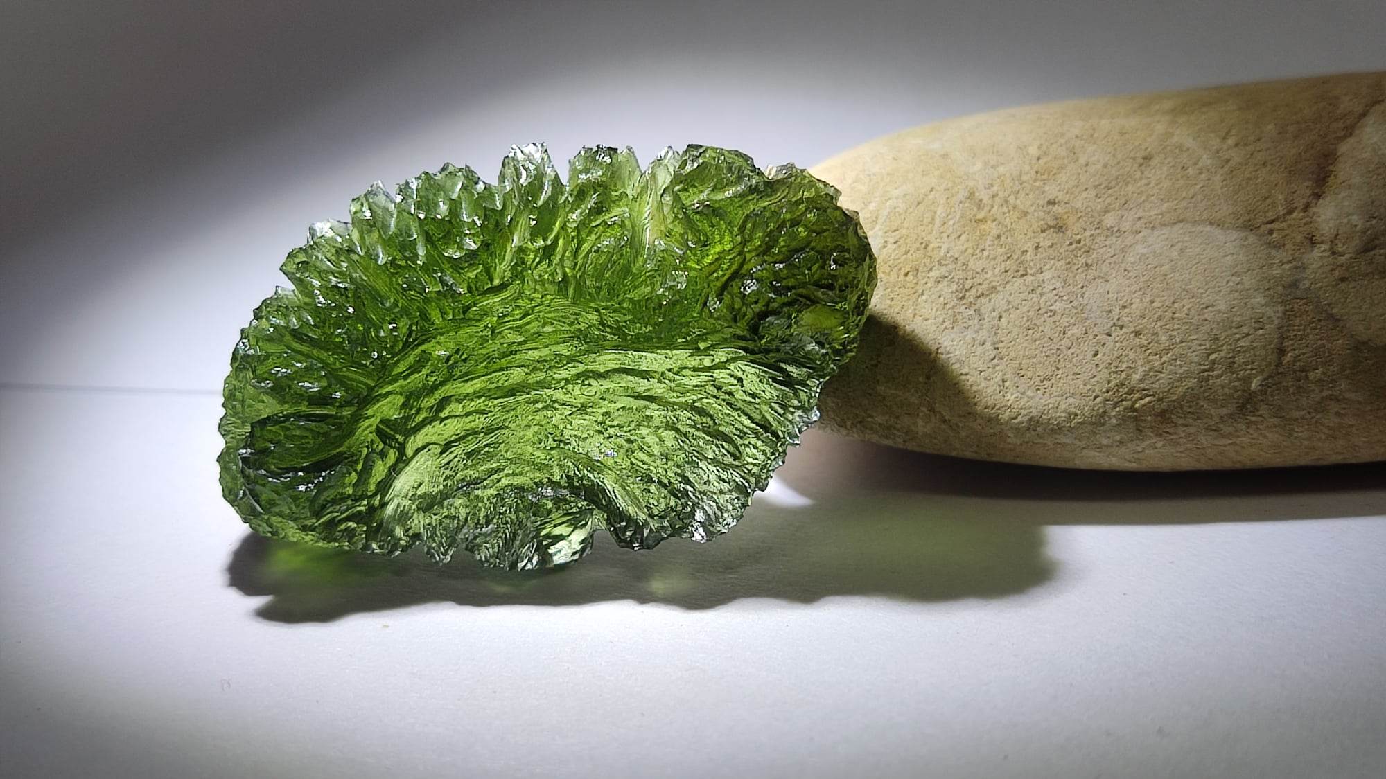 Beautiful Moldavite 8.46gr - intricate sculpturing