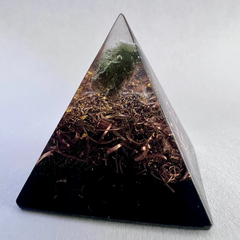 Orgonite Pyramid - 28mm. Moldavite, Copper, Shungite