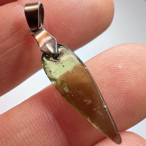 Faceted Moldavite pendant I 4.7 carats | Chlum Moldavite