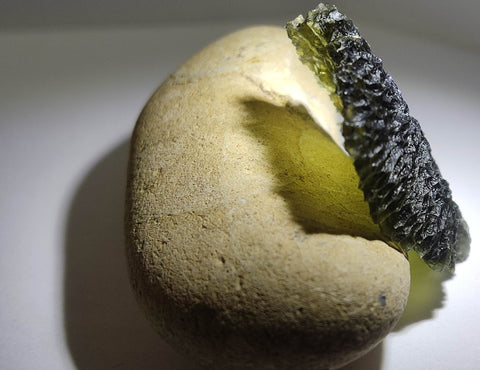 Moldavite 5.20gr - Pale, matte green