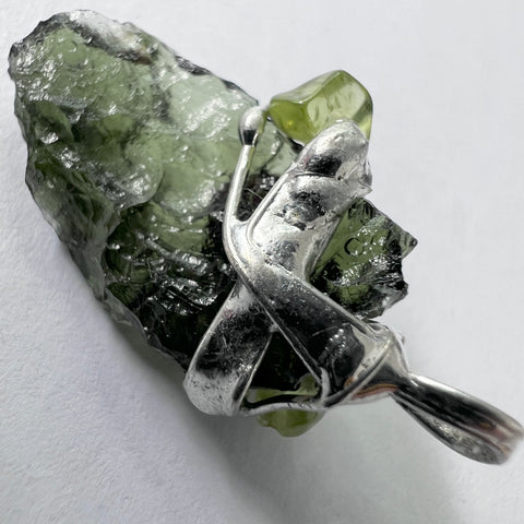 Moldavite, Garnet & Olivín Soft Soldered Pewter Pendant | 1.94g | Chlum