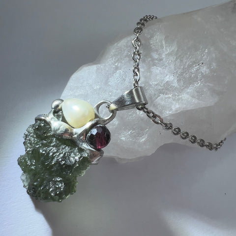 Moldavite, Pearl & Garnet Necklace 1.6g Maly Chlum