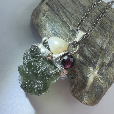 Moldavite, Pearl & Garnet Necklace 1.6g Maly Chlum