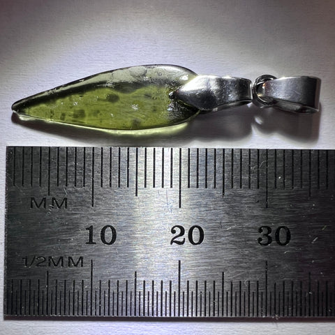 Faceted Moldavite pendant I 4.7 carats | Chlum Moldavite
