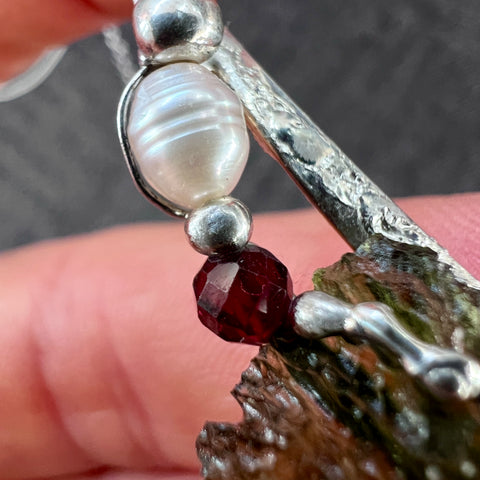 1.9g Silver with Freshwater Pearl Moldavite Pendant