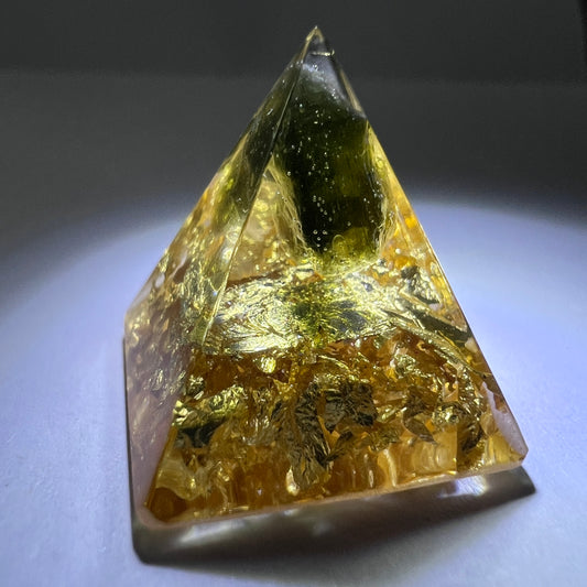 Moldavite Orgone Generator Pyramid – 20mm