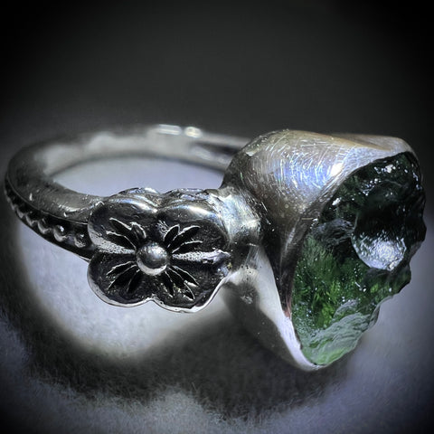 Heart-Shaped Moldavite Ring with Floral Design – Size 7 (O)