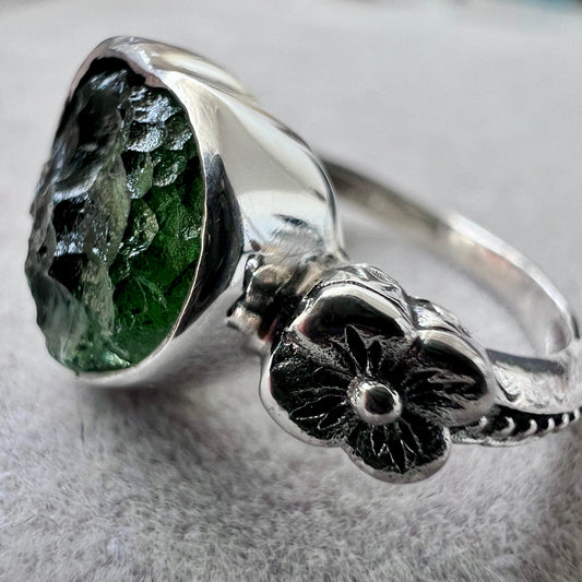Heart-Shaped Moldavite Ring with Floral Design – Size 7 (O)