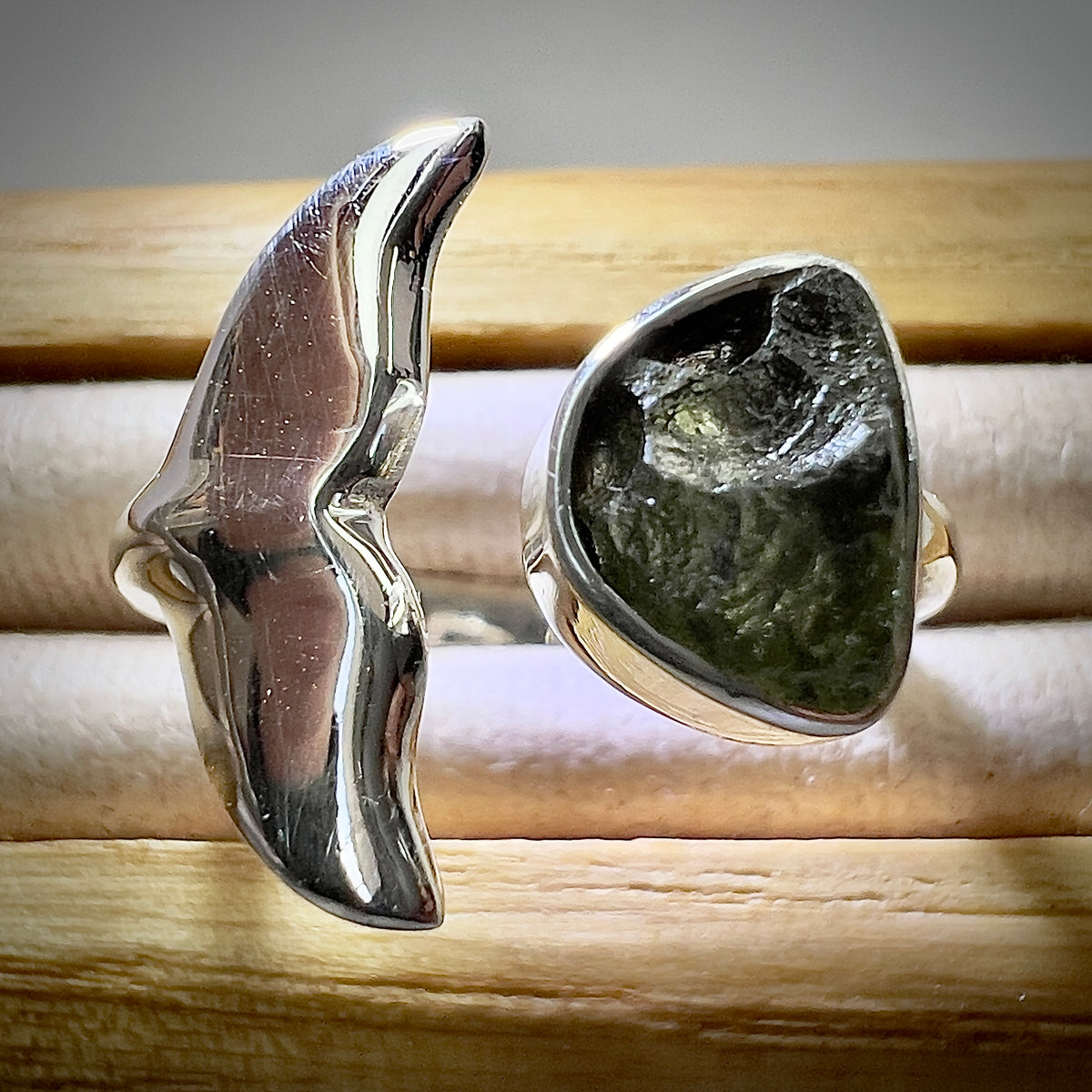 Sterling Silver Moldavite Whale Ring - Size 5.5 | 0.4g | Chlum