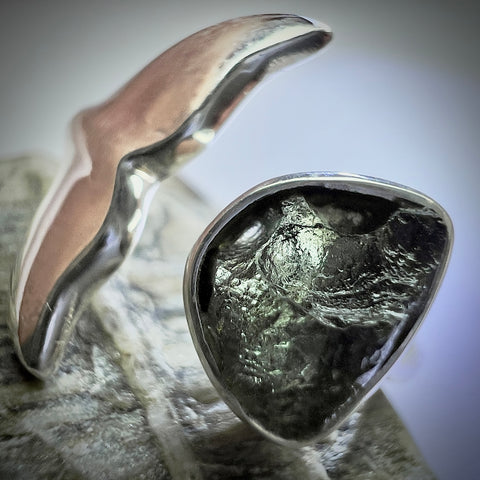 Sterling Silver Moldavite Whale Ring - Size 5.5 | 0.4g | Chlum
