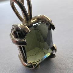 Exquisite Faceted Moldavite Pendant – Solid 14k Gold