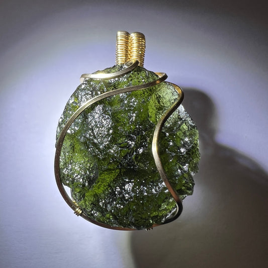 8.8 g “Lakovka” Moldavite Pendant — Chlum Origin, 14 k Gold