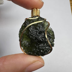 8.8 g “Lakovka” Moldavite Pendant — Chlum Origin, 14 k Gold