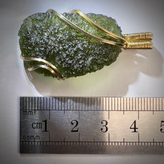 8.04g Moldavite/Gold pendant