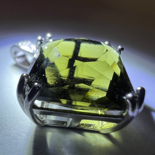 10.22ct Faceted Moldavite pendant in sterling silver.