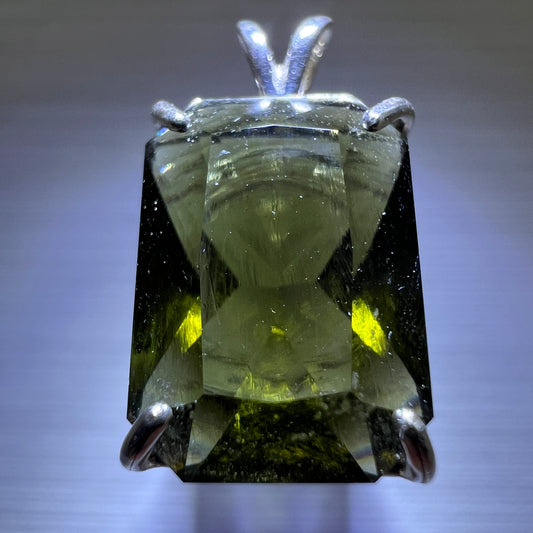 Faceted Moldavite pendant - Emerald cut 7.11 carat.