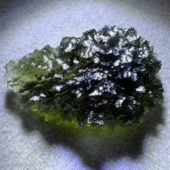 4.68g Moldavite with prominent Lechateliarite.