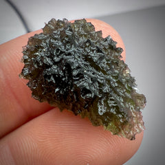 4.68g Moldavite with prominent Lechateliarite.